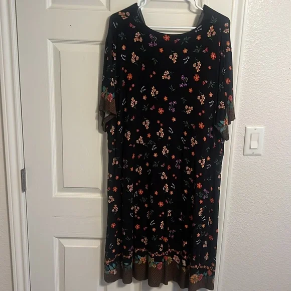 Johnny Was Gray Floral Top - Picture 4 of 4